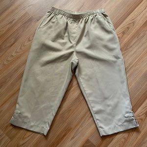 Khaki capri pants
